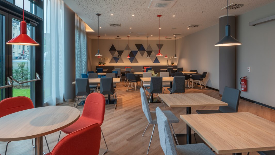 hiex_duesseldorf_hauptbahnhof_restaurant, © Copyright/Holiday Inn Express Düsseldorf - Hauptbahnhof