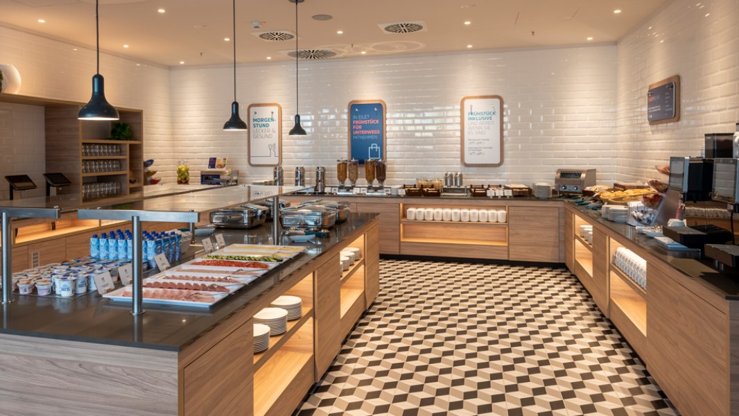 hiex_duesseldorf_hauptbahnhof_breakfast, © Copyright/Holiday Inn Express Düsseldorf - Hauptbahnhof