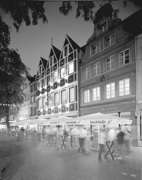 Hausansicht schwarz weiss, &copy; Copyright/Schl&uuml;ssel GmbH & Co. KG Hojabr Riahi