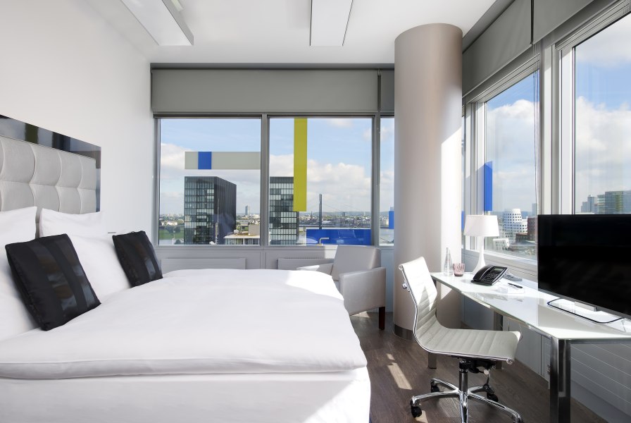 Hotelzimmer mit Hafenblick, © Copyright/INNSIDE Düsseldorf Hafen