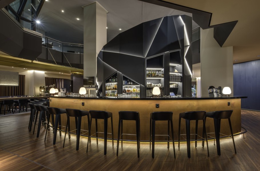 Frontansicht Bar, © Copyright/CLAYTON HOTEL DÜSSELDORF
