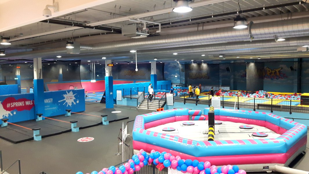 Sportsbar/Air Hopping, © Copyright/Cultour Eventmanagement GmbH Sportsbar/Air Hopping, © Copyright/Cultour Eventmanagement GmbH