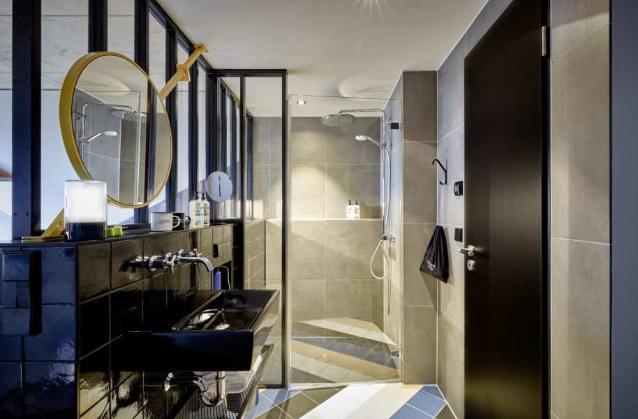 Badezimmer, &copy; Copyright/Steve Herud