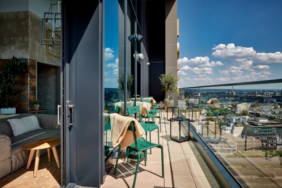 Paris Club Bar, © Copyright/Steve Herud Paris Club Bar, © Copyright/Steve Herud