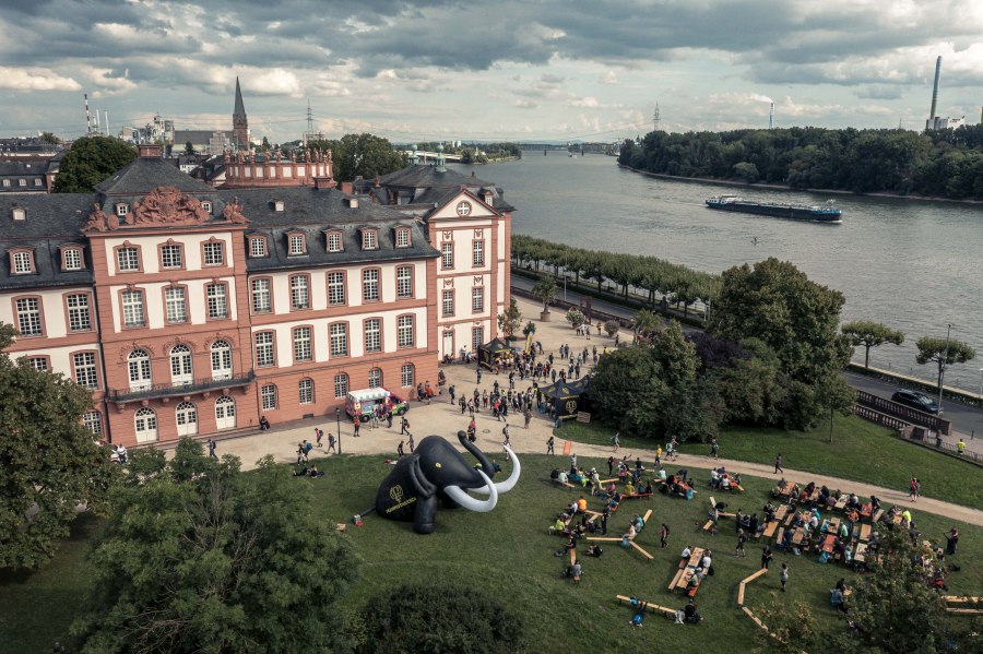 2, © Eugen Shkolnikov Photography 2, © Eugen Shkolnikov Photography