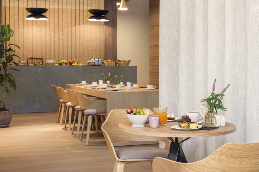 027MeliaDusseldorf-The Level Lounge Breakfast, © Meliá Hotels International / Francisco Guerrero