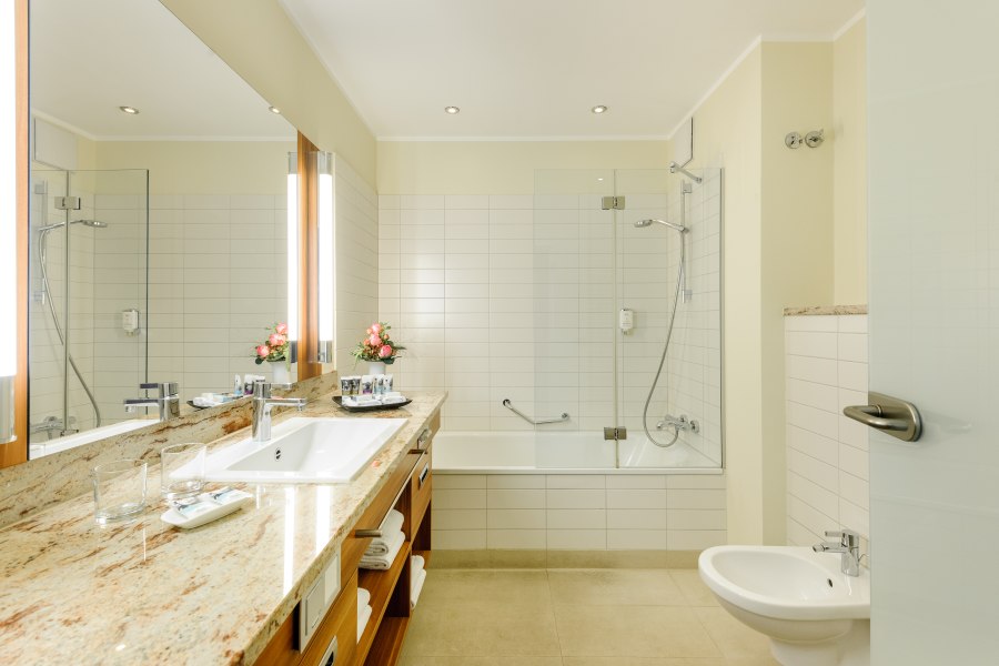 Bathroom, © Copyright/Mercure Hotel Düsseldorf City Center