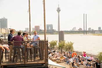 Skyline_bei_tag, © Stadtstrand Düsseldorf GmbH Skyline_bei_tag, © Stadtstrand Düsseldorf GmbH
