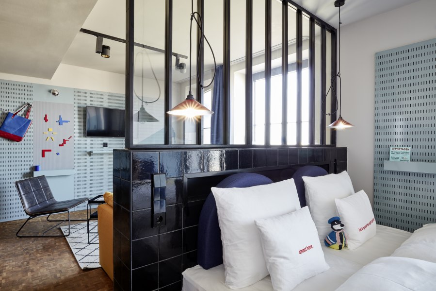 Hotelzimmer, &copy; Copyright/Steve Herud