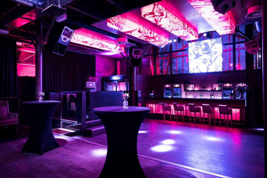 Dance floor and bar, © Copyright/Dr. Thompson´s Gastro GmbH & Co KG