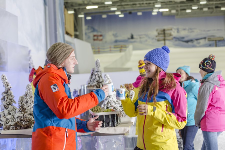 Eisbar in der Skihalle, © Copyright/Alpenpark Neuss