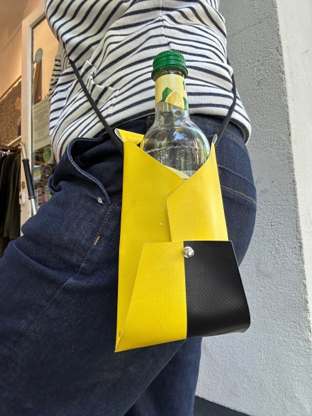 re.create Upcycling Flaschentasche-Anne Metzler Planet Upcycling, © Anne Metzler Planet Upcycling re.create Upcycling Flaschentasche-Anne Metzler Planet Upcycling, © Anne Metzler Planet Upcycling