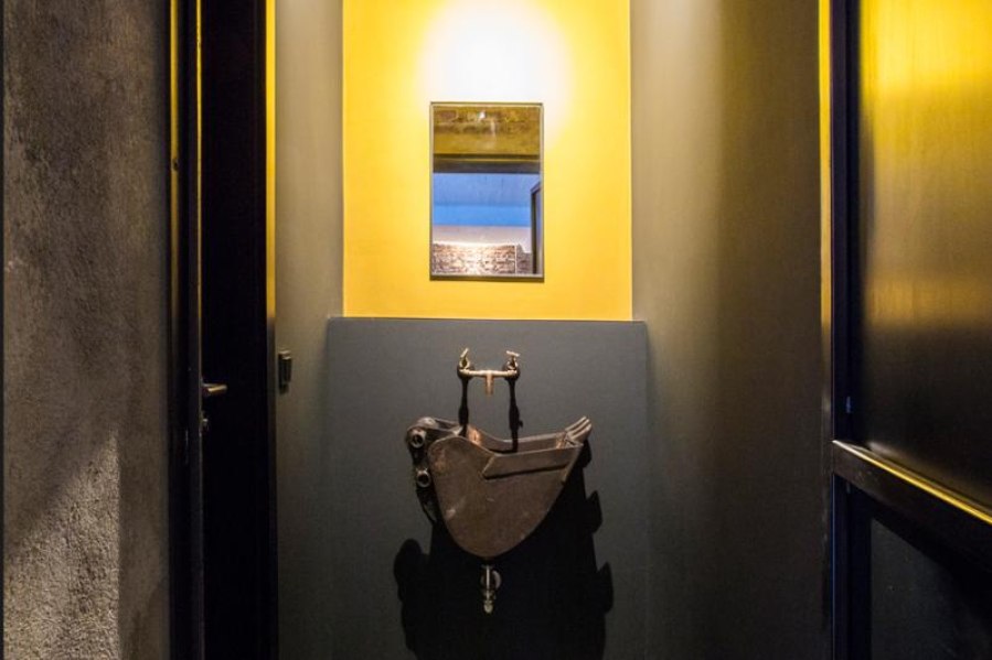 Toilet, &copy; Copyright/Black Rabbit Locations