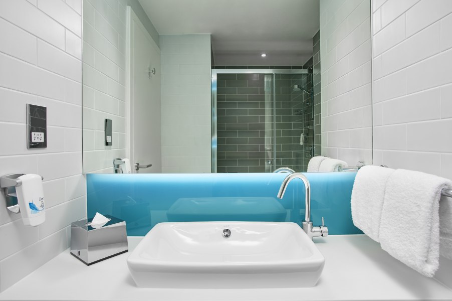 Badezimmer, © Copyright/Holiday Inn Express Düsseldorf - Krefeld