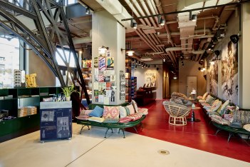 Lobby, © Copyright/Steve Herud Lobby, © Copyright/Steve Herud