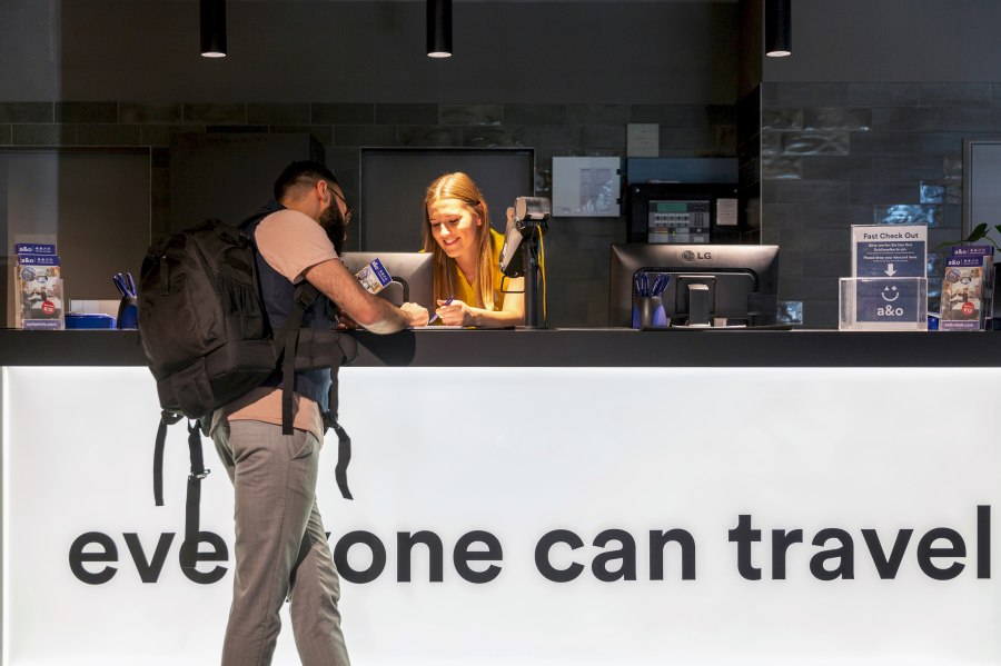 aohostels_d&uuml;sseldorf_reception_02_10MB, &copy; a&o hostel D&uuml;sseldorf Hauptbahnhof