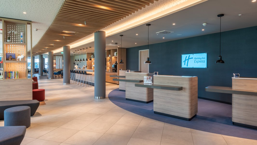 hiex_duesseldorf_hauptbahnhof_lobby, © Copyright/Holiday Inn Express Düsseldorf - Hauptbahnhof