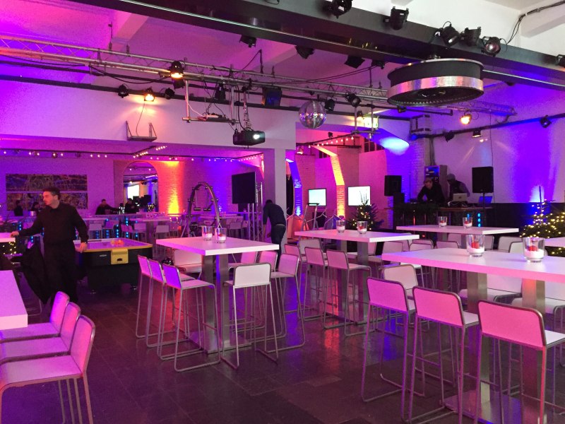 High tables, &copy; Copyright/HPZ