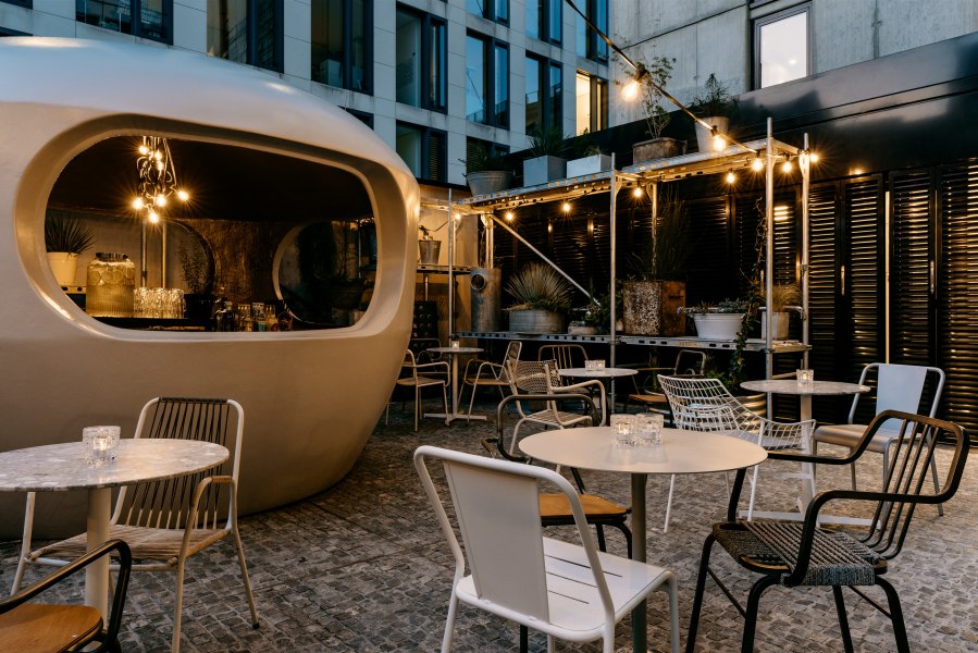 Exterior1, &copy; Copyright/Ruby Luna Hotel Dusseldorf