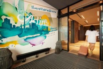 Adina-Hotel-Dusseldorf_entrance1_07-2022 - Kopie, © Adina Apartment Hotel Düsseldorf Adina-Hotel-Dusseldorf_entrance1_07-2022 - Kopie, © Adina Apartment Hotel Düsseldorf