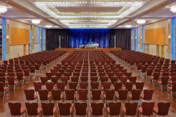 Rheinlandsaal Theaterbestuhlung, © Copyright/Hilton Dusseldorf