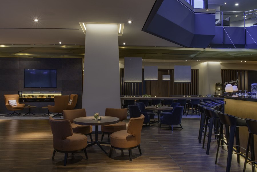 Bar mit Blick auf Sitzgruppe, © Copyright/CLAYTON HOTEL DÜSSELDORF