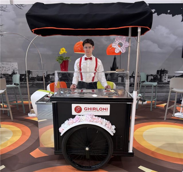 Eiswagen klein schwarz, &copy; Ghirloni Eismanufaktur GmbH